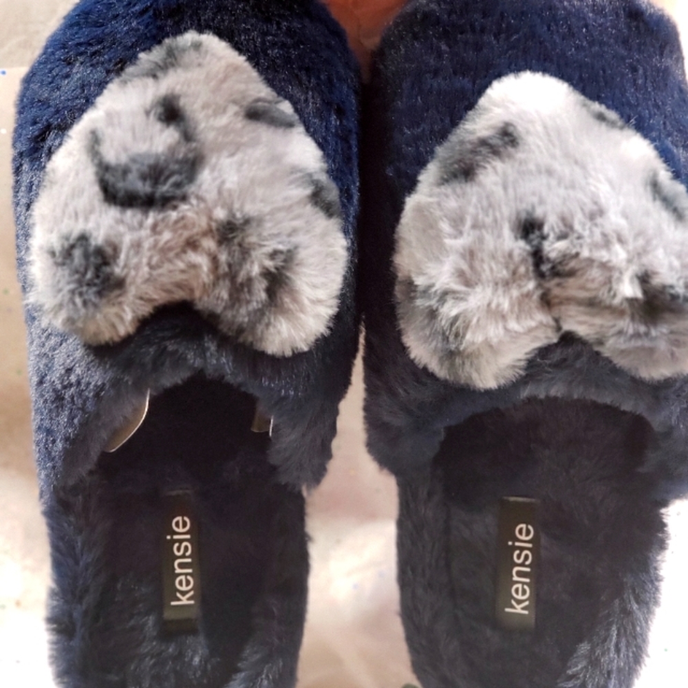 KENSIE BLUE PUFFY 💙 HEART SLIPPERS SZ M 6/7